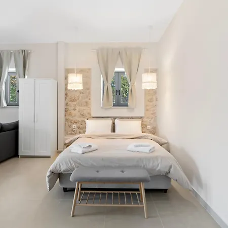 Semesterbostad Orianthia Stone