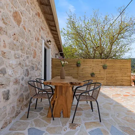 Orianthia Stone * Marantochori